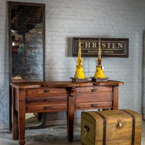 Meson antiguo de Joyero